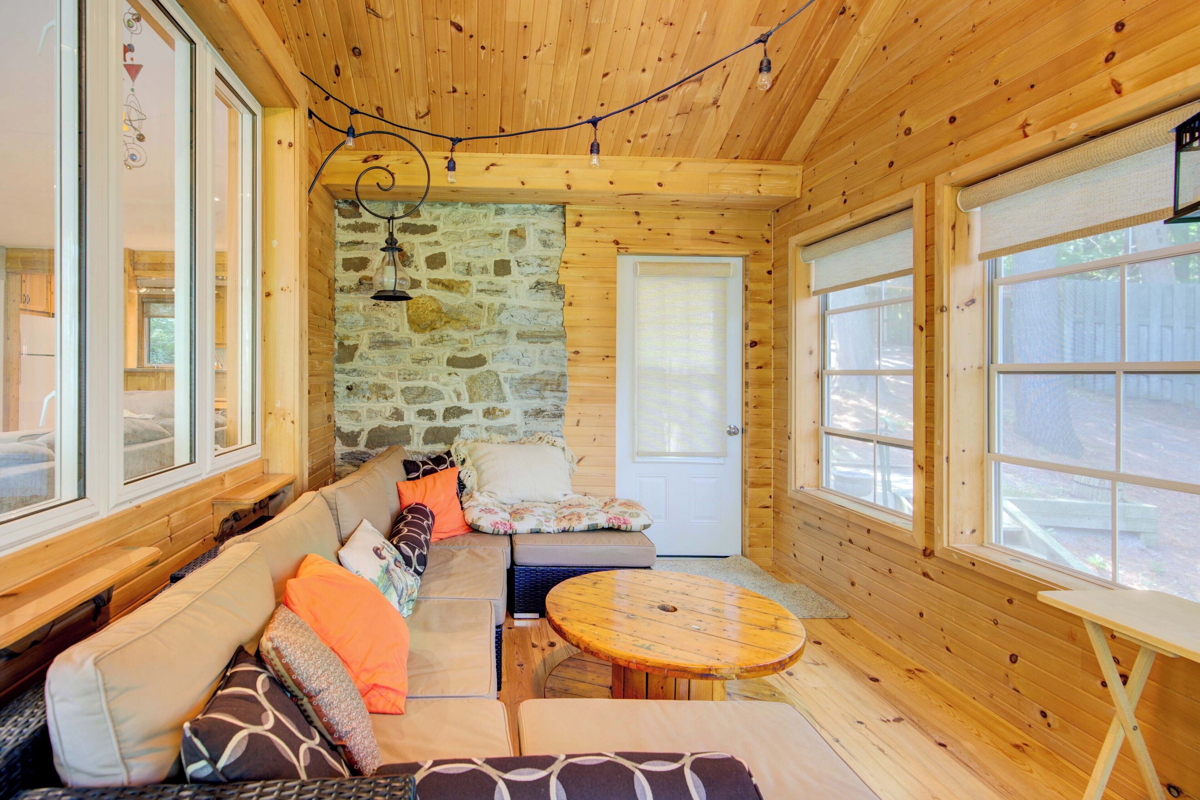 Smart TV, chimenea, videojuegos y reproductor de DVD 