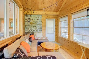 TV connectée, cheminée, jeux vidéo, lecteur de DVD