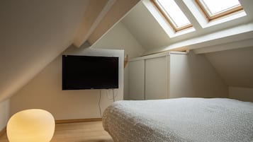 3 makuuhuonetta, silitysrauta/-lauta, vauvan matkasänky, Wi-Fi