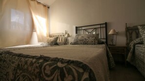 4 عدّة غرف نوم وسرير سفر وواي فاي مجانًا وملاءات أسرّة