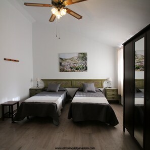 4 slaapkamers, reisbedje, gratis wifi, beddengoed