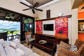 Een smart-tv en een kantoor