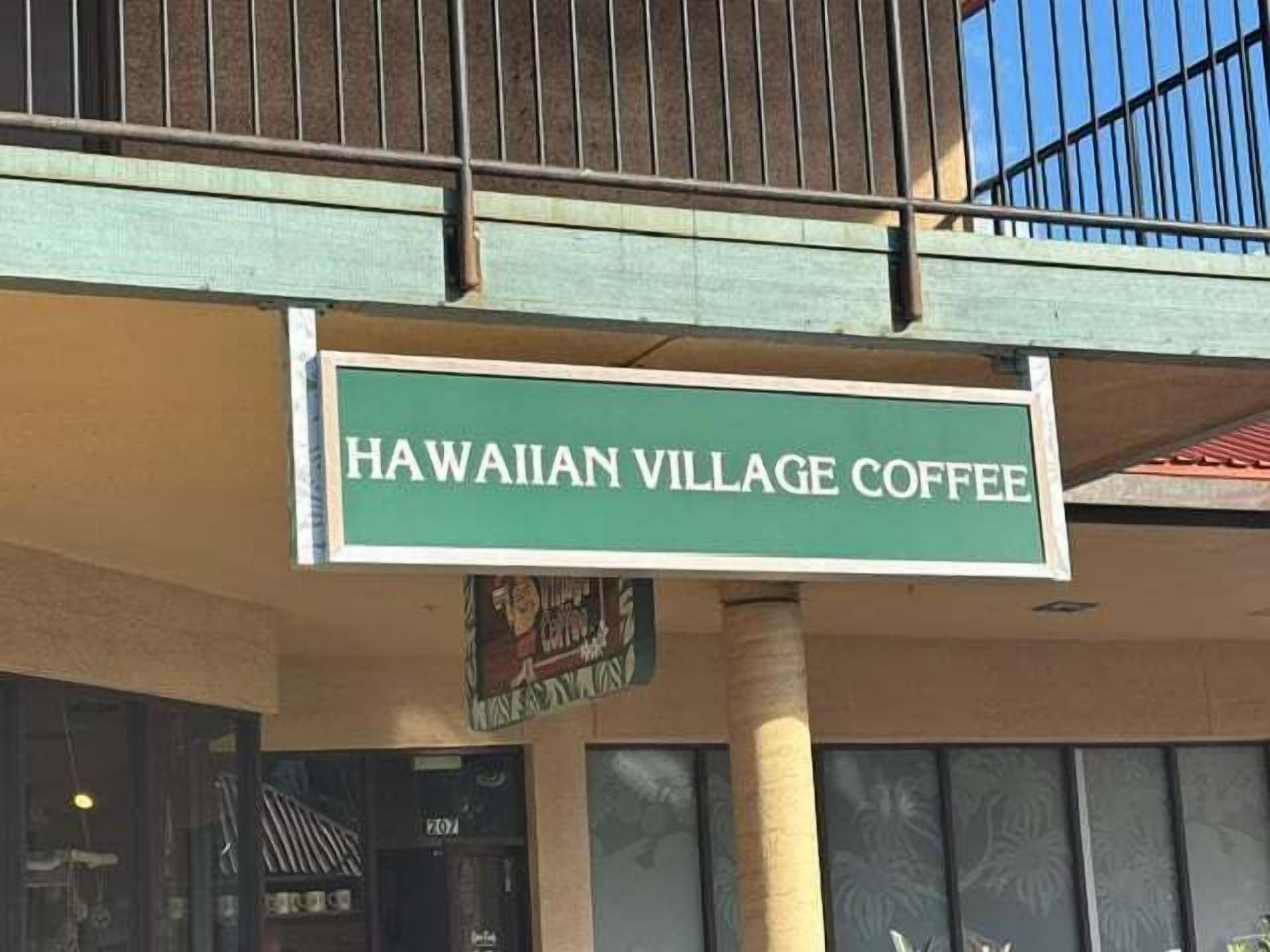 Opaste, jossa lukee: Hawaiian Village Coffee.