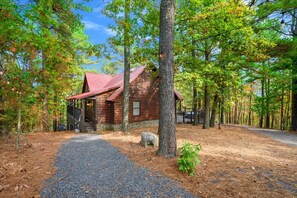 Exterior - Peaceful Retreat. More Private Than Most! (Broken Bow)