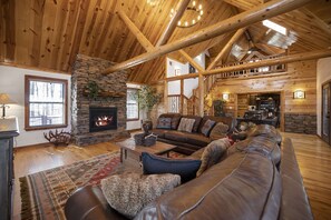 Smart TV, fireplace, video games, table football - Peaceful Retreat. More Private Than Most! (Broken Bow)