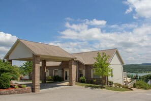 Exterior - Emerald Bay Condo On-Site Marina Boating, Golf, WiFi, 2 pools, 4 Flatscreen TVs (Hollister)