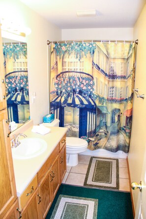 Combined shower/tub, jetted tub, hair dryer, towels