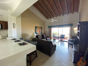 Smart-TV, DVD-spiller, fotballspill og bordtennis