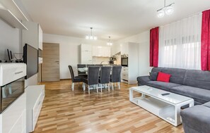 TV - Stunning apartment in Medulin with WiFi (Medulin)