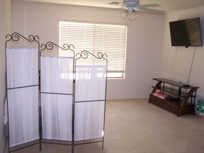 Interior - 4 Br + loft 2000 SQ Dog friendly home with *****Heated Pool********** (Maricopa)