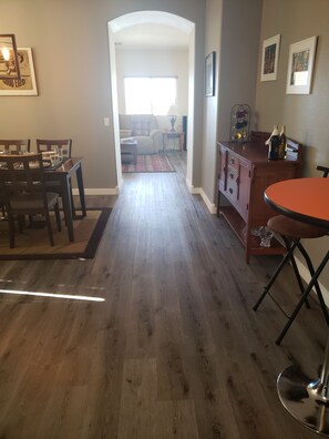 Dining - 4 Br + loft 2000 SQ Dog friendly home with *****Heated Pool********** (Maricopa)