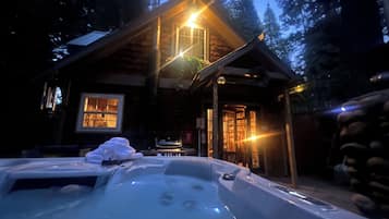 Tina de hidromasaje al aire libre