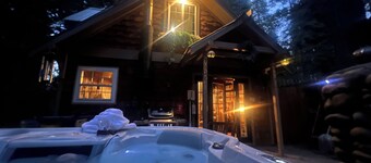 Gemütliche Yosemite-Kabine in den Pinien, mit Whirlpool. 