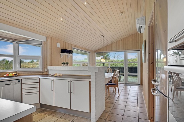 Geladeira, cooktop, lava-louças, cafeteira/chaleira