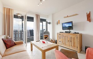 Fernseher, Kamin, DVD-Player