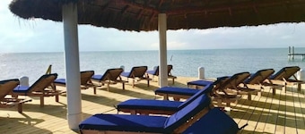 Oceanfront Penthouse 3 bed/3 ba Velento#3 Pool/private dock/free paddleboards