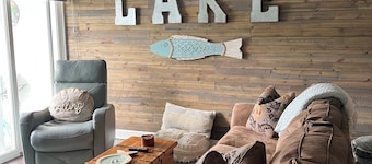BEAUTIFUL CONDO ON THE LAKE, WHAT MORE DO YOU NEED!