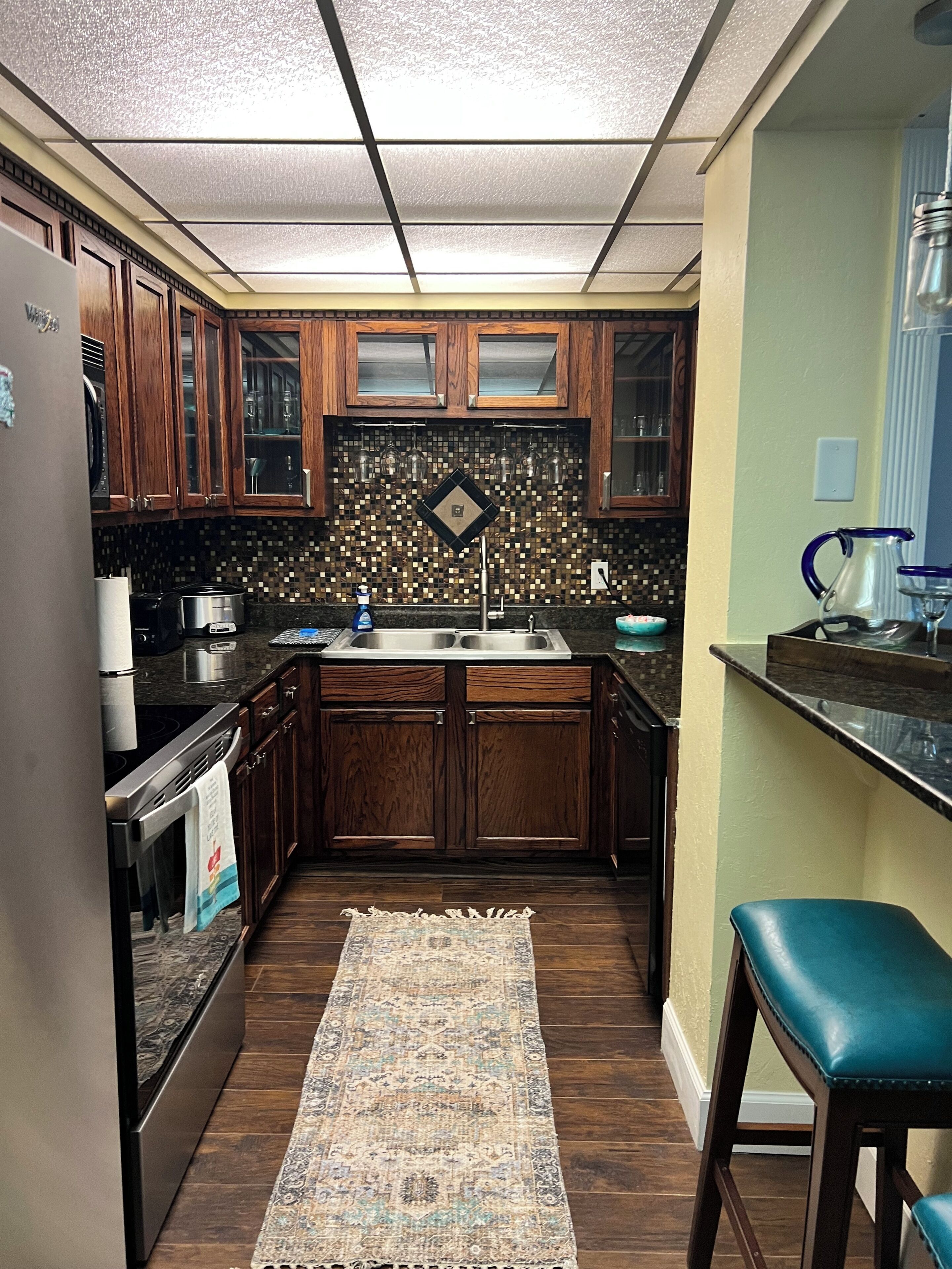 Coffee/tea maker, fridge, microwave, oven
