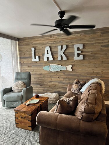 BEAUTIFUL CONDO ON THE LAKE, WHAT MORE DO YOU NEED!