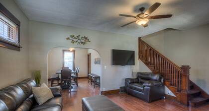 3507 Fabulous Midtown Townhome! Walk to TWO entertainment districts!