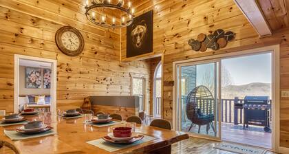 SUNRISE VIEWS-5 Bedrooms: Private:Mini golf -HOT TUB, Arcade-Theater Room, ✔️Pets