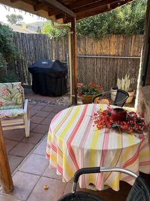 تناول الطعام بالخارج