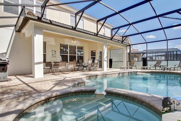 Enjoy the pool and spa hot tub available under a covered lanai