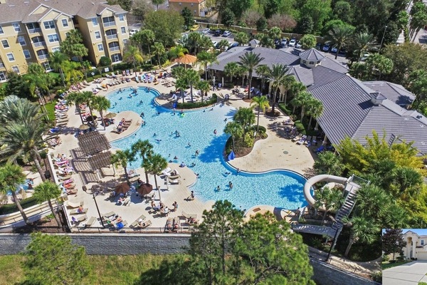 Piscina all'aperto, una piscina riscaldata