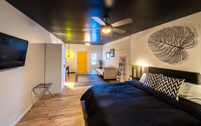 Downtown Cozy Condo -Walk to Best Diners, Breweries, NAU, Historic Flagstaff!