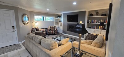 Luxury Condo; Just steps to PCMR & Historic Main St!!