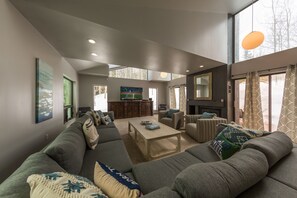 Smart TV, fireplace, DVD player