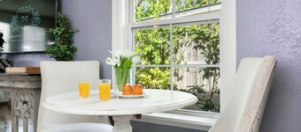 Bella Manor Lavender Suite | King Bed | Walk to Main