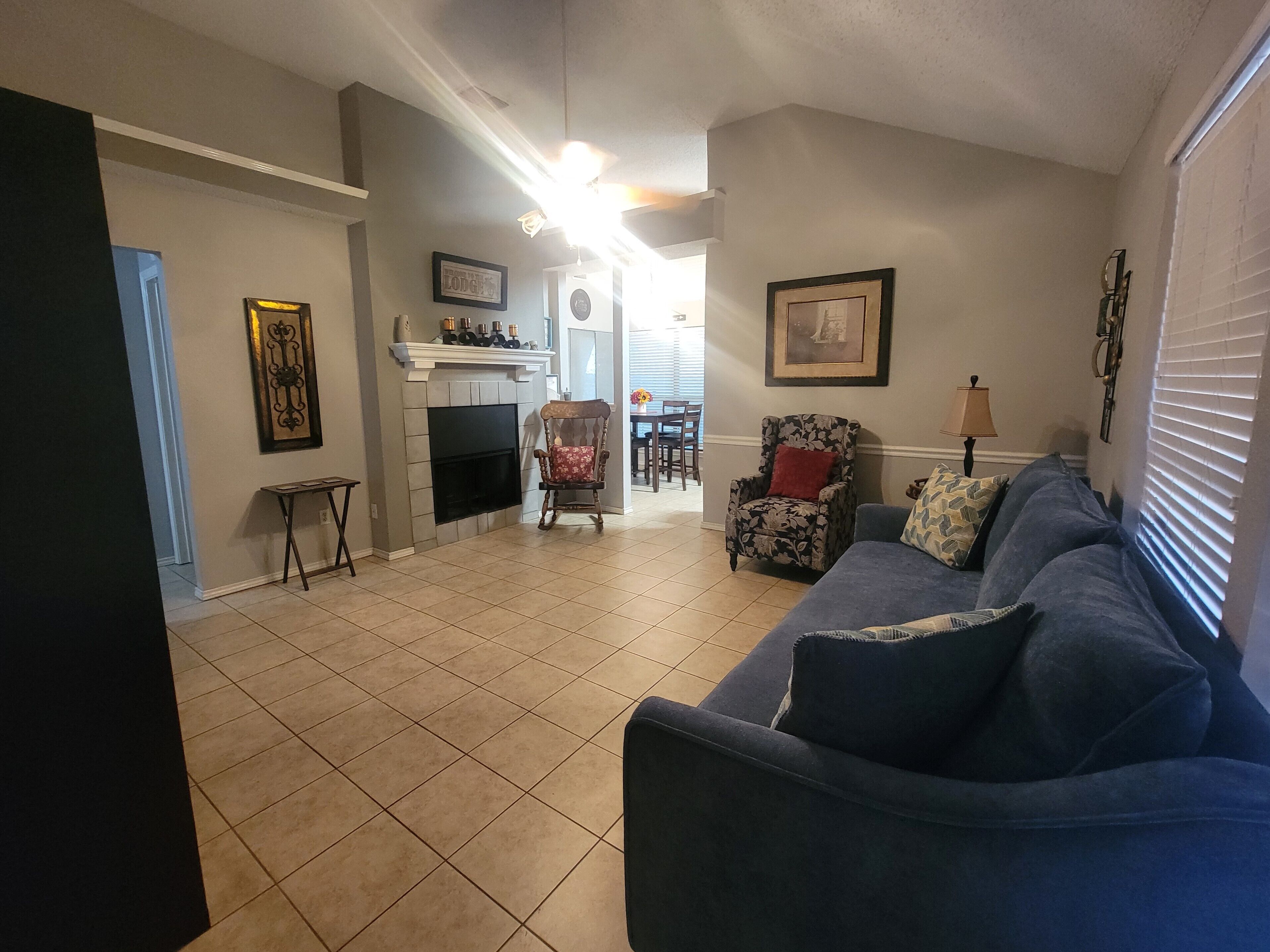 Romantic Get-away Located Central To Shopping, Dining & Entertainment! - Burleson, TX