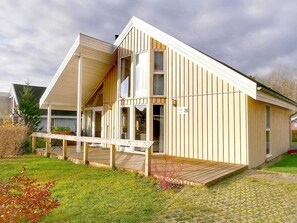 Unclassified image, 2 of 17, button - Seerose with whirlpool incl. NK at Ferienpark Scharmützelsee - Ferienpark (Wendisch Rietz)