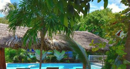 Seahorse Cabana mit Swimmingpool, Zugang zum privaten Dock / Beach Area