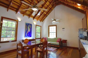 Dining - Seahorse Cabana Pool AC Dock Access Paddleboards-Sleeps 4 (Caye Caulker)