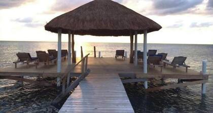 Seahorse Cabana mit Swimmingpool, Zugang zum privaten Dock / Beach Area