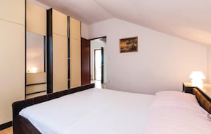 2 bedrooms, free WiFi, bed sheets