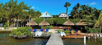 Oceanfront Unit w/dock/pool/AC-free paddle boards -2 bed, 1 bath sleeps 6