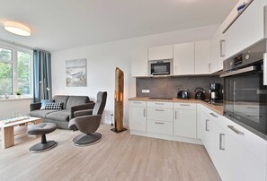 Kühlschrank, Mikrowelle, Ofen, Geschirrspüler