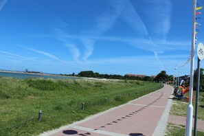 Unclassified image, 2 of 18, button