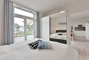 2 bedrooms, travel cot, WiFi, wheelchair access