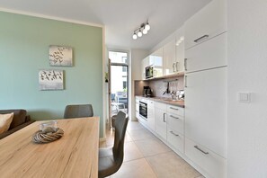 Kühlschrank, Mikrowelle, Ofen, Geschirrspüler