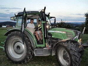 Unclassified image, 4 of 47, button