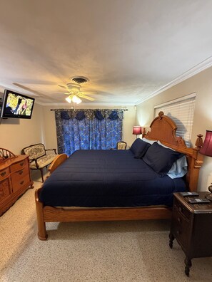 3 bedrooms, desk, iron/ironing board, free WiFi