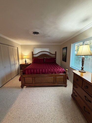 Island Living, Within Walking Distance To Beach Restaraunts Shops Parks Marina