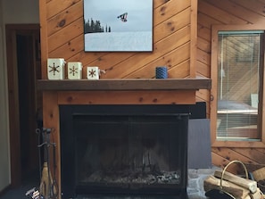 Family room fireplace, wood supplied to your front door, and hot tub room visible in room behind fireplace. - Renovated Townhouse at Peaceful Suntec, Shuttle to Mount Snow. Hot Tub! (West Dover)