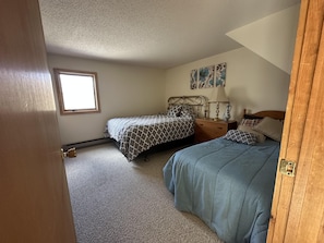 Second bedroom also has a twin bed. - Renovated Townhouse at Peaceful Suntec, Shuttle to Mount Snow. Hot Tub! (West Dover)