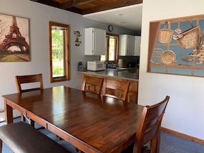 Beautiful new farmhouse table. Gather for meals and games! - Renovated Townhouse at Peaceful Suntec, Shuttle to Mount Snow. Hot Tub! (West Dover)