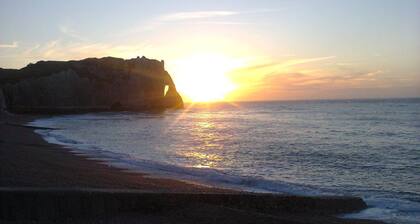 Residential flat in a former Etretat villa, in a big garden with free parking.